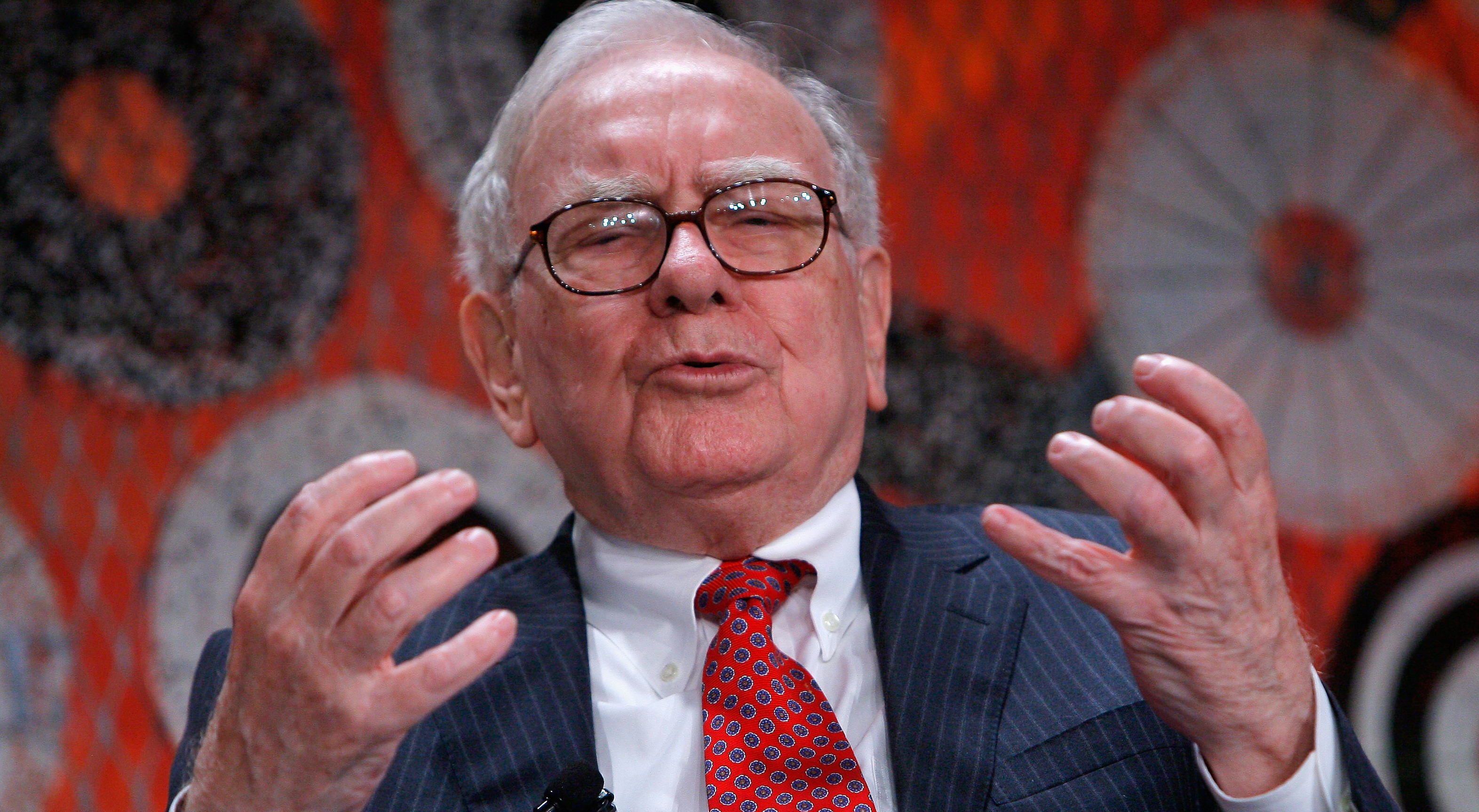 Warren Buffett reveals why he sits on cash even as US stocks skyrocket ...
