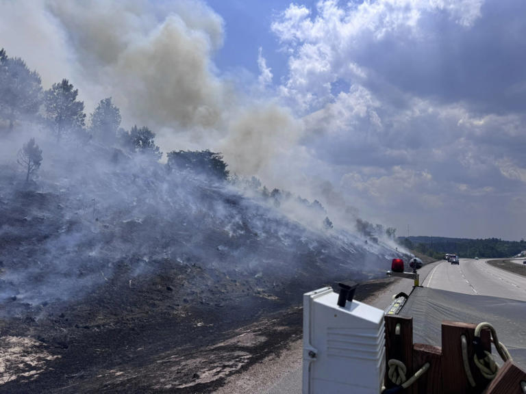 Crews battle brush fire on I-520 in North Augusta