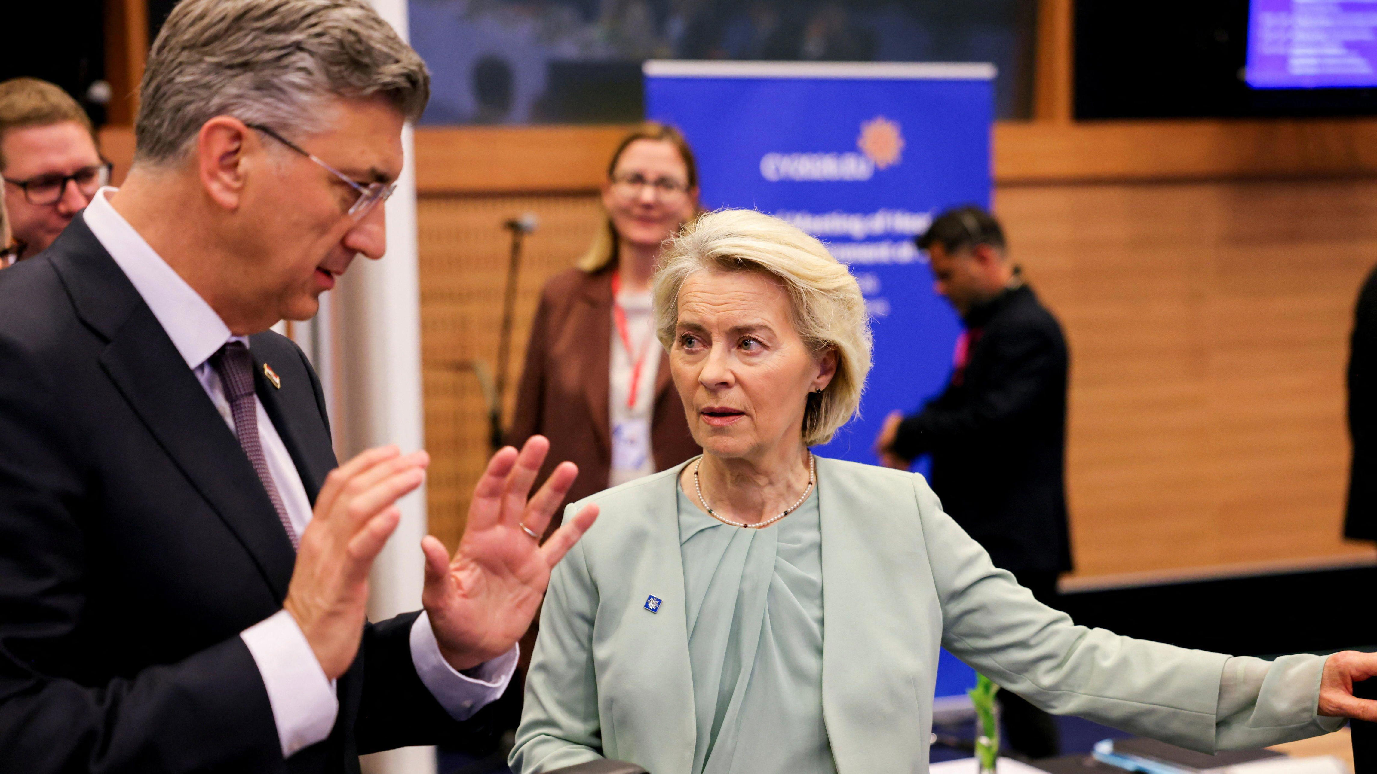 Former NATO chief urges UK-France to lead European defence