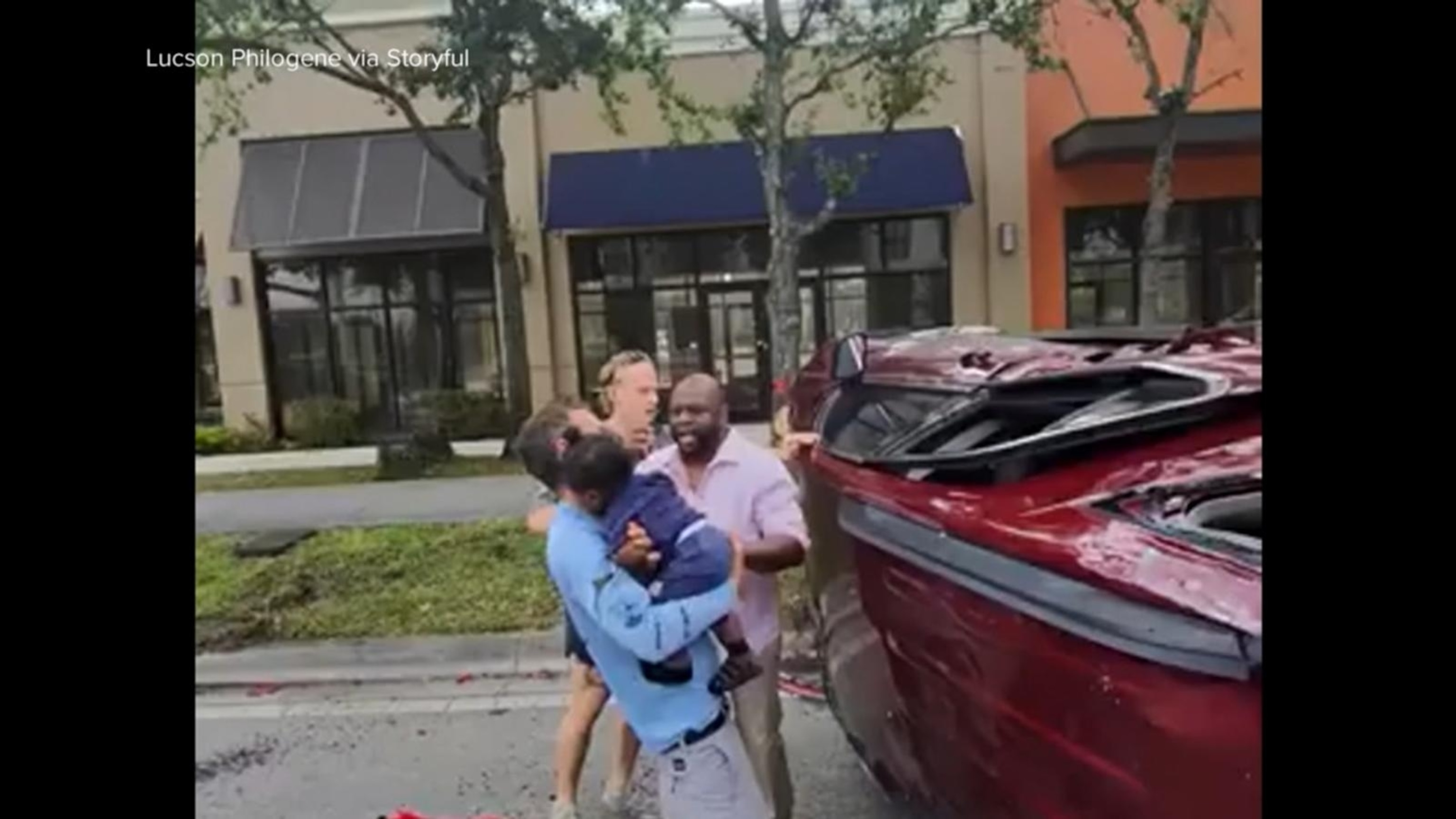 Good Samaritans in Florida rescue family, including baby, after car crash