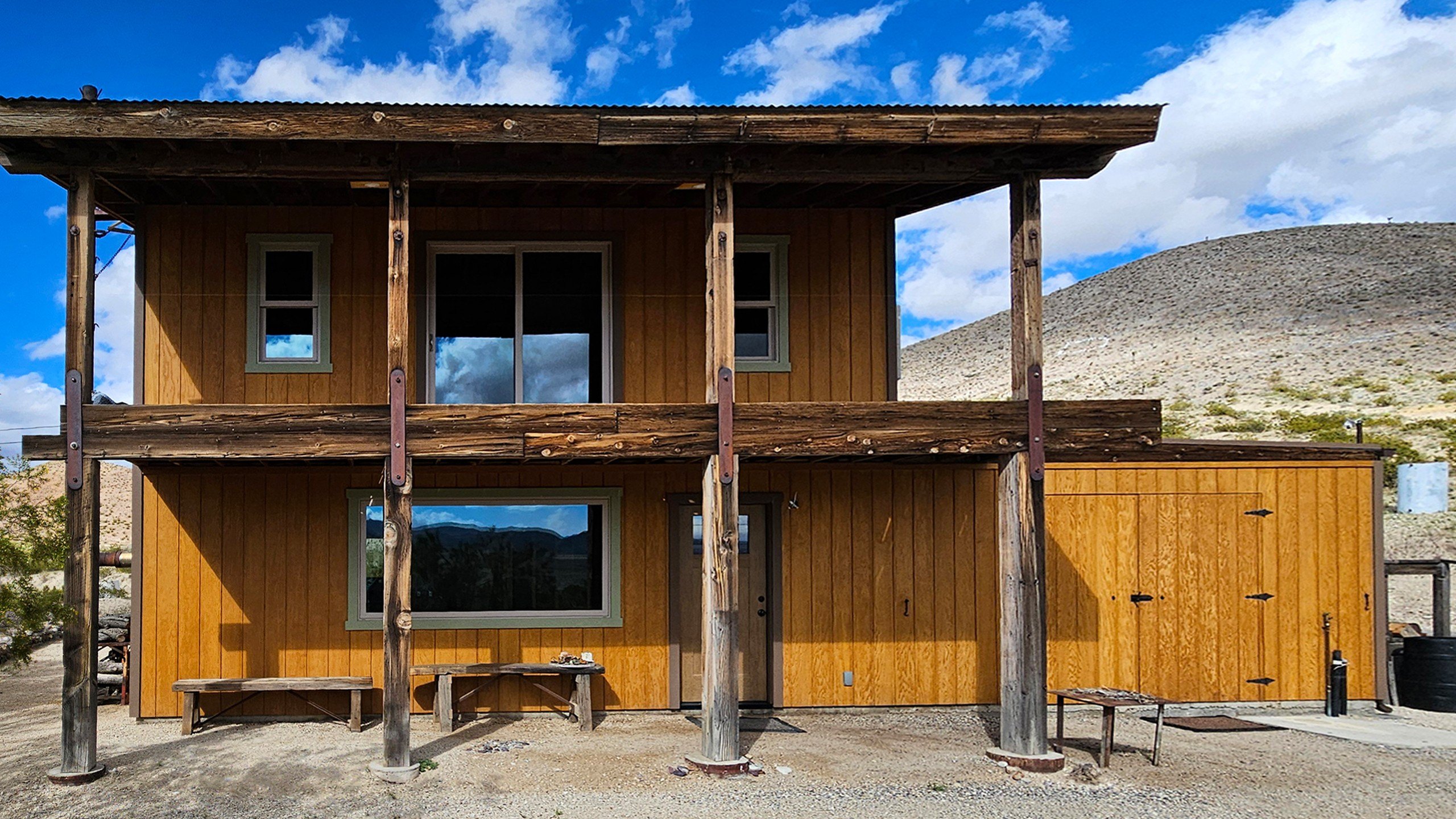 I bought a fixer-upper in a remote desert outpost to build the ultimate ...