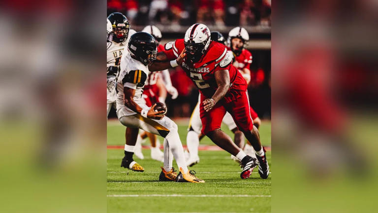 Panthers trade up to draft DT Lee Hunter with pick No. 49 in 2026 NFL Draft
