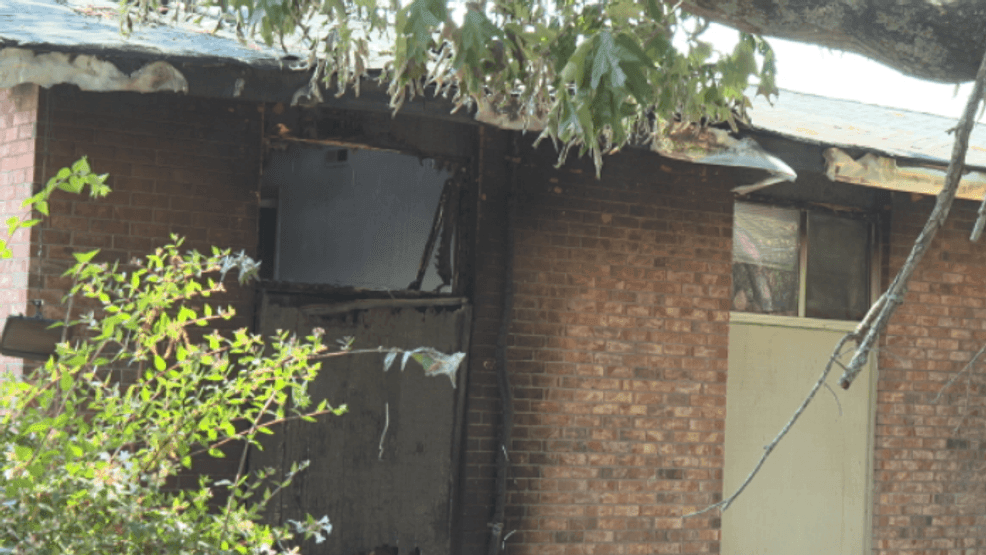 Late-night Columbia apartment fire displaces more than a dozen ...