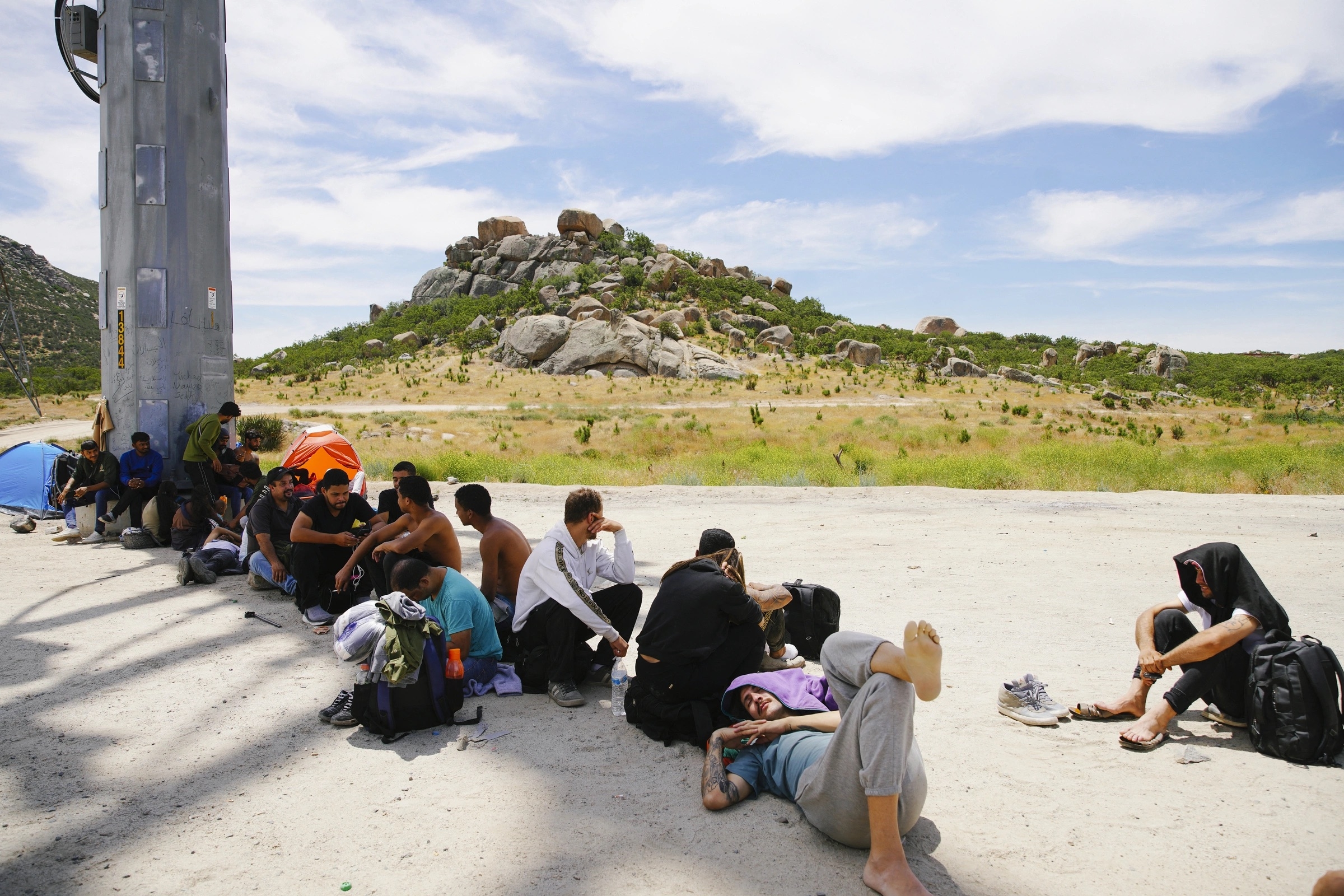 Tòa án chặn lệnh cấm người di cư xin tị nạn ở biên giới Mỹ