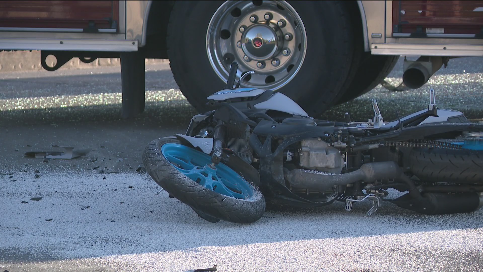 Motorcyclist seriously injured after crash in Des Moines