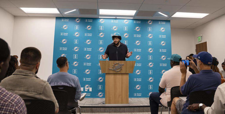 NFL draft day 2 live updates: Dolphins take two receivers, tight end in ...