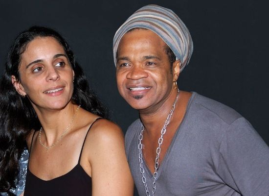Com quatro filhos, filha de Marieta Severo revela detalhes da relação com Carlinhos Brown: "Não casamos"