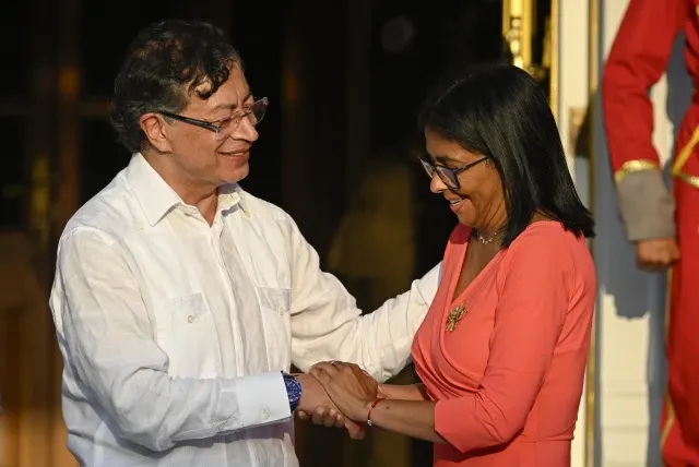 Tras reunión, Petro y Delcy Rodríguez acuerdan plan conjunto contra  economías ilegales e integración energética