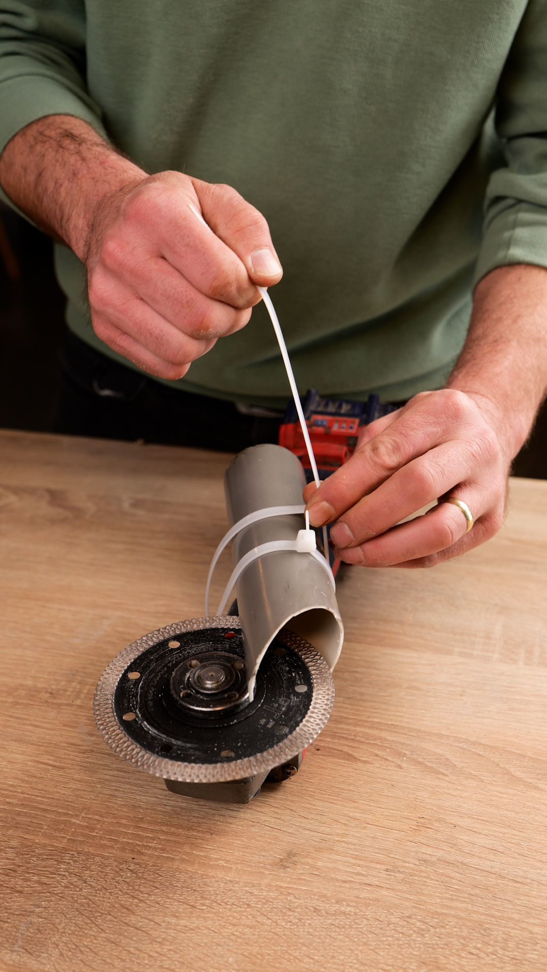 Sharing a low-dust wall cutting idea