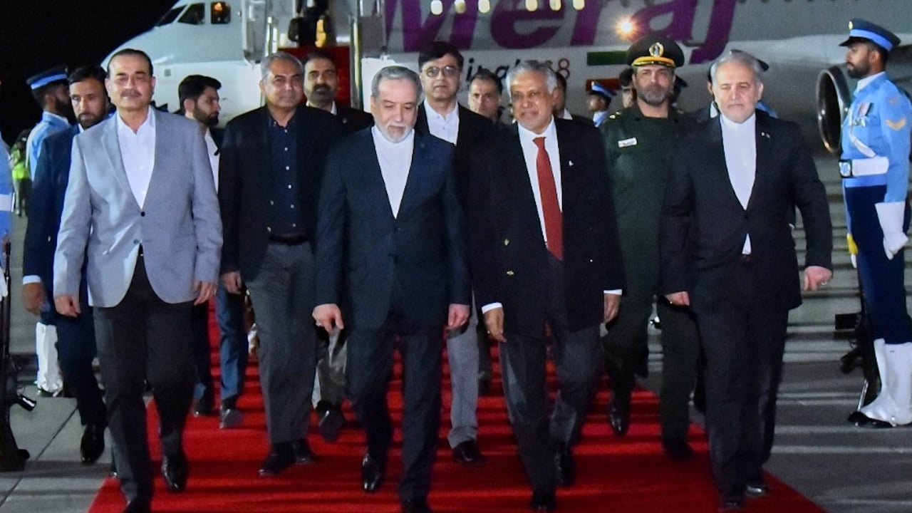 Iran FM Abbas Araghchi leaves Pakistan amid stalled US talks