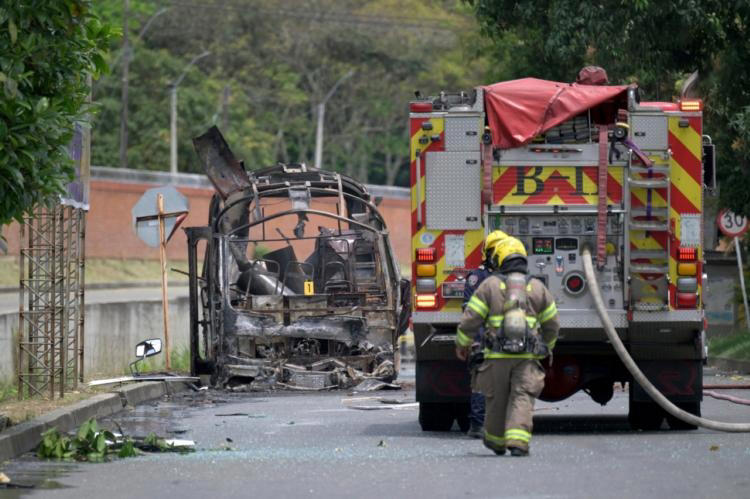 Colombie : un attentat à la bombe contre une base militaire fait un ...