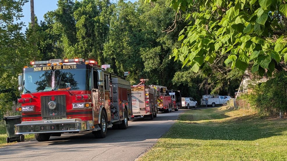 New Bern fire crews battle house fire on Alabama Avenue