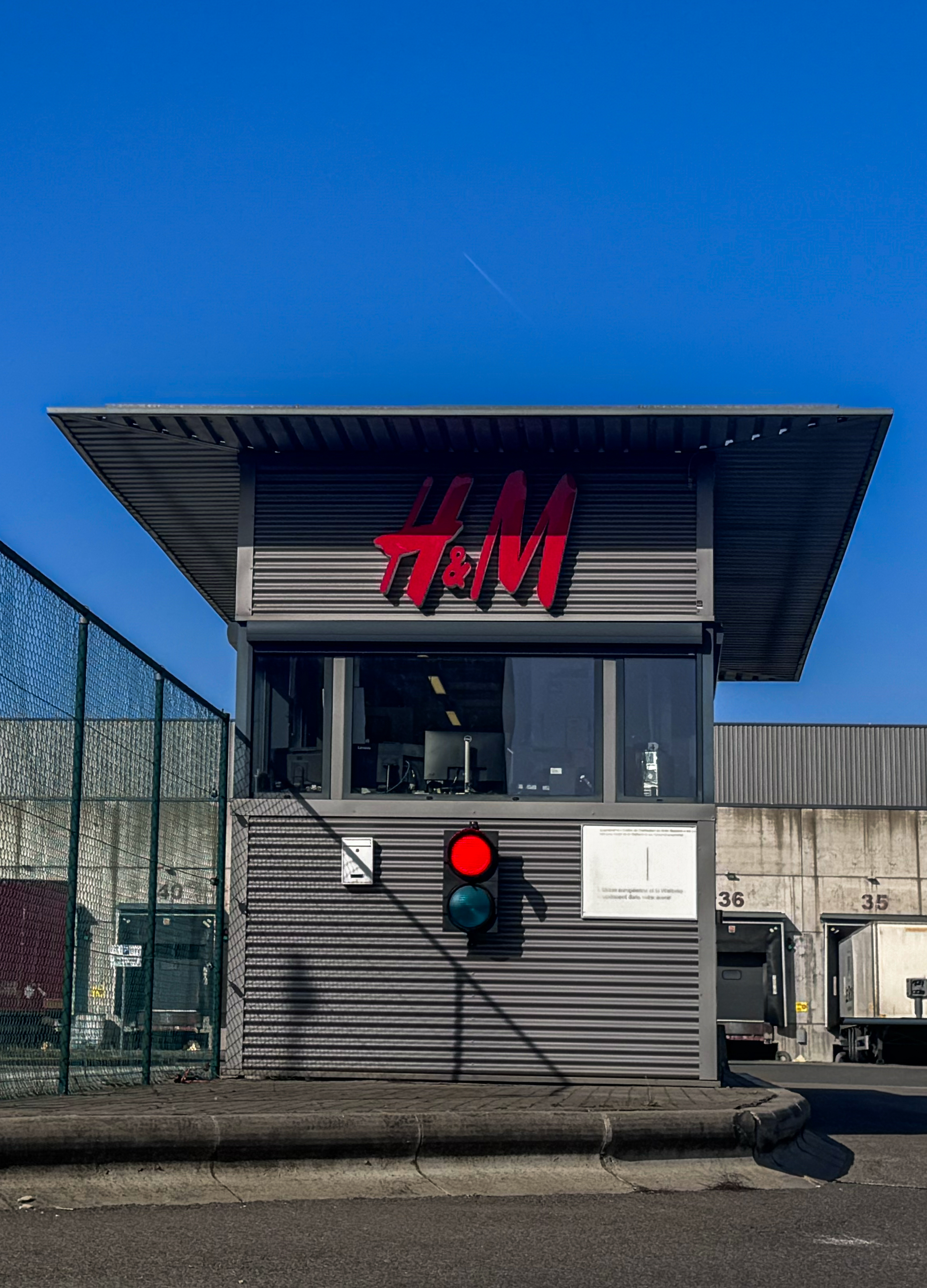 Fermeture de H&M Logistics à Ghlin - La direction d'H&M se dit ...