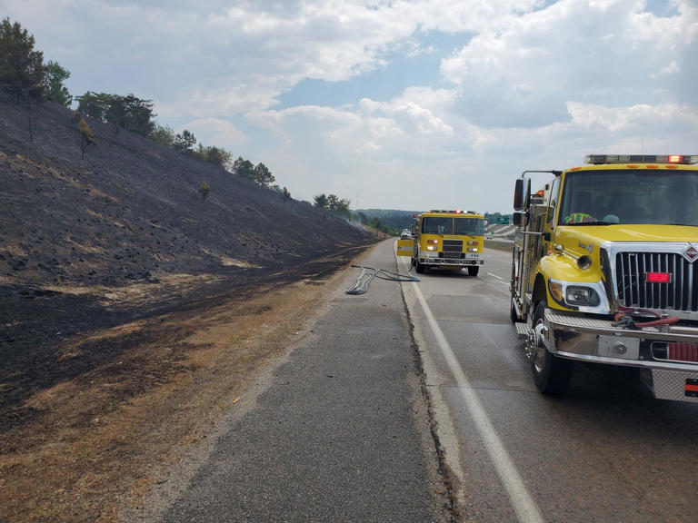Crews battle brush fire on I-520 in North Augusta