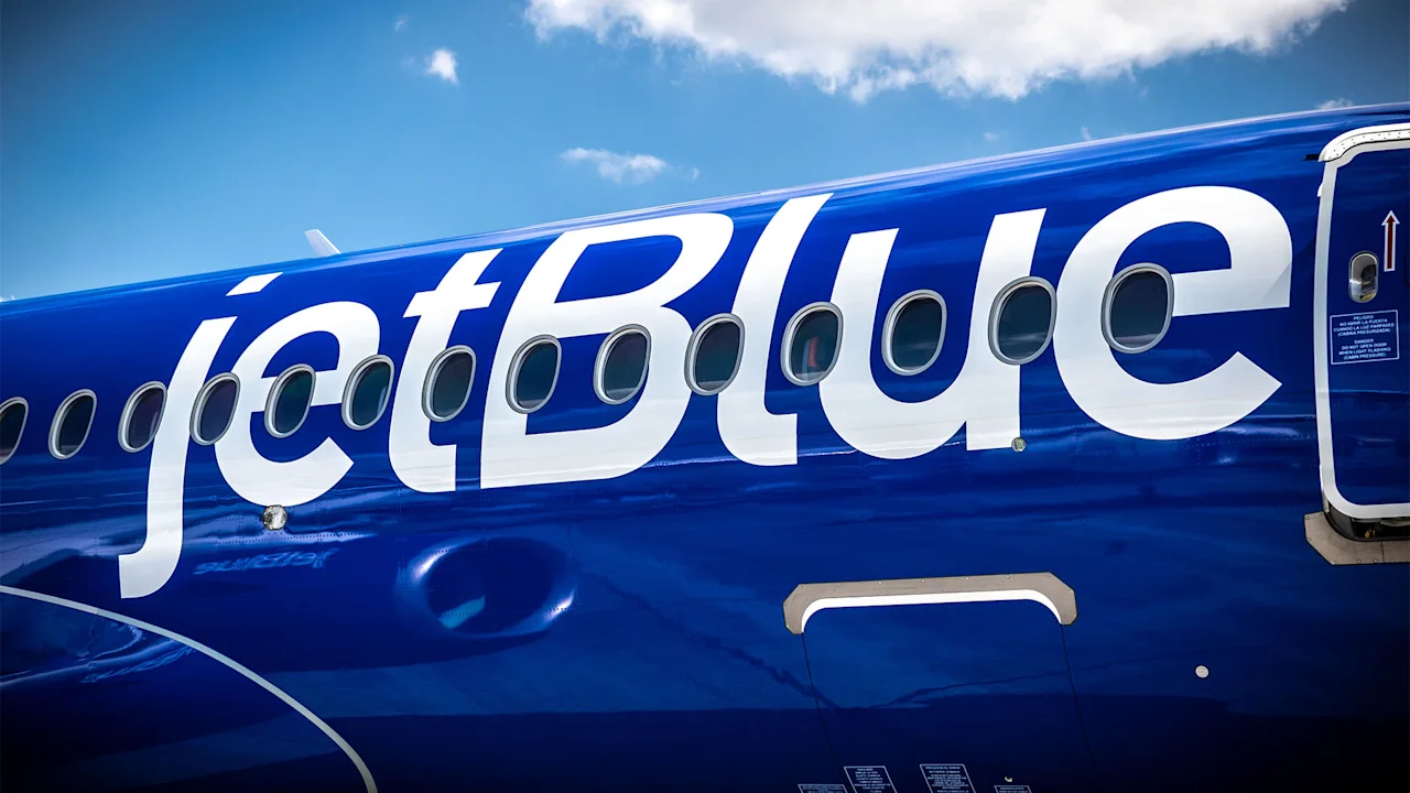 One viral JetBlue blunder has customers convinced it uses surveillance ...