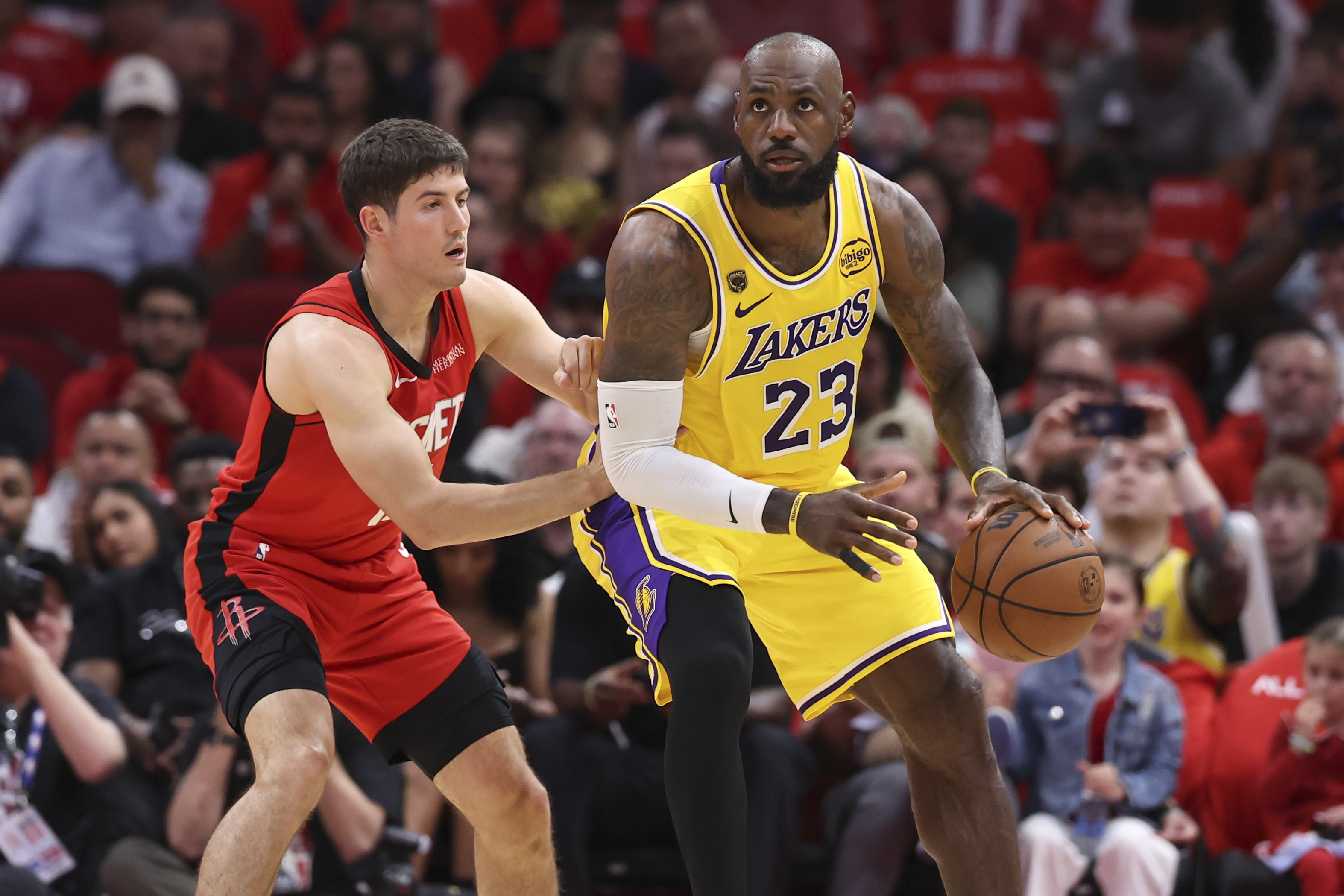 LeBron James hits game-tying shot during Rockets' historic collapse as ...