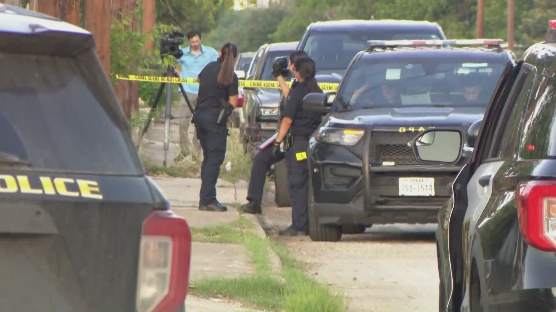 Man arrested after shooting neighbor on south side of San Antonio ...