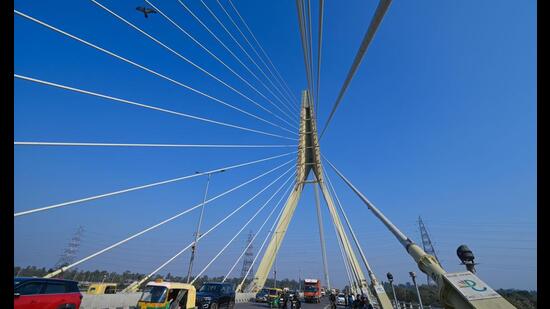 PWD begins repair, trial of defunct Signature Bridge lift