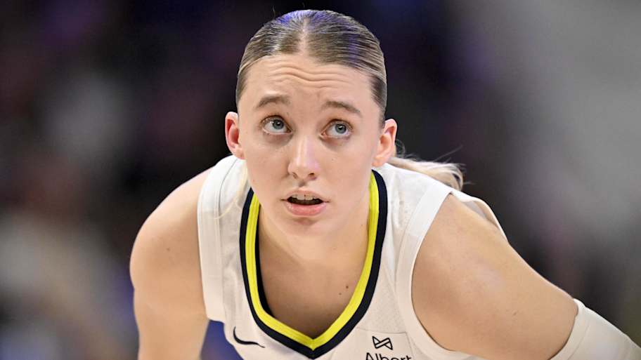 Wings Coach's Teaching Moment to Paige Bueckers Sparks Fan Reaction