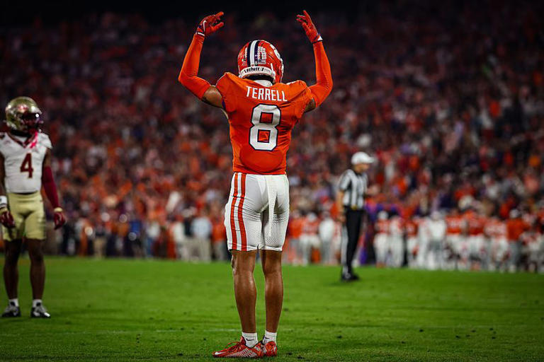 NFL star shares heartwarming moment with brother drafted to his team