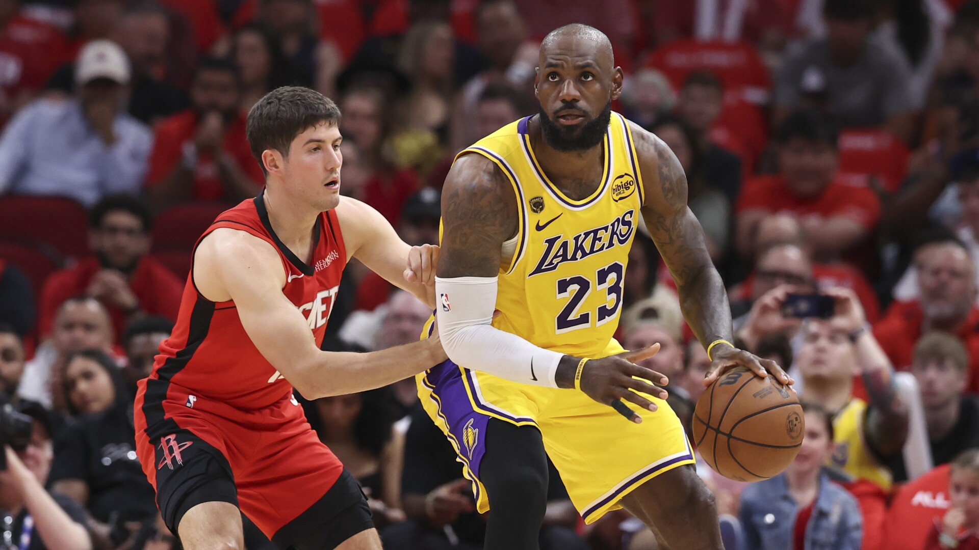James makes tying 3 as Lakers storm back late, win in OT and take a 3-0 ...