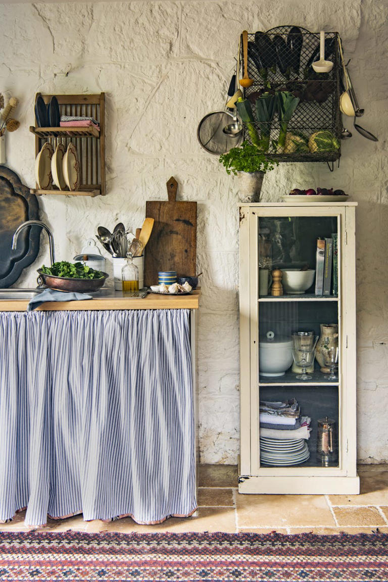 7 country kitchen ideas that give a 'spring feeling' update, including ...