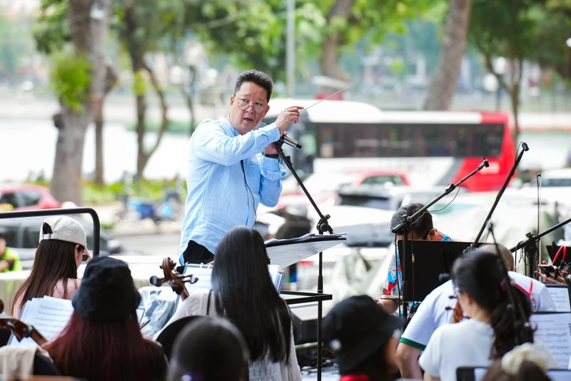 Dày đặc chương trình giải trí, bắn pháo hoa, lễ hội âm nhạc trong kỳ nghỉ lễ