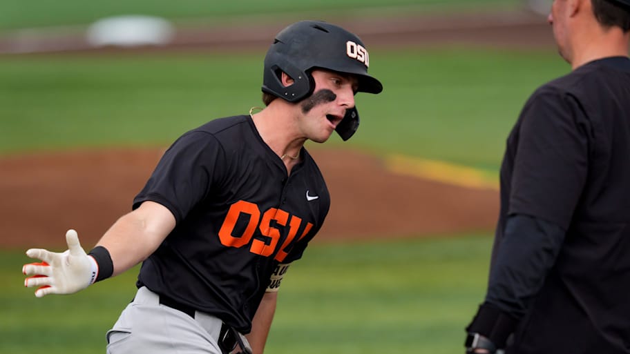 #6 Oregon State bounces back in Friday win over Hawaii