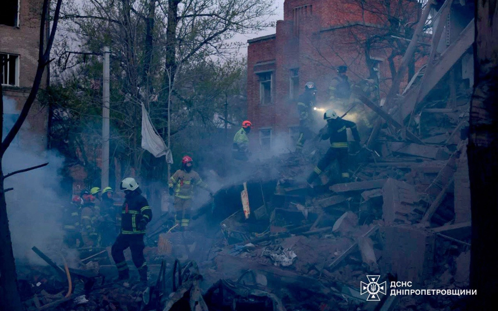 Major Russian attack on Ukraine kills 7, wounds dozens