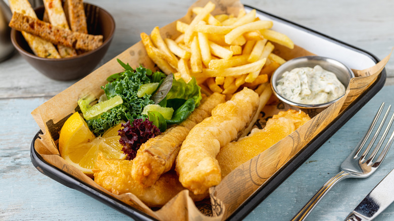This seafood chain feeds a family for under $30 with its fried platter