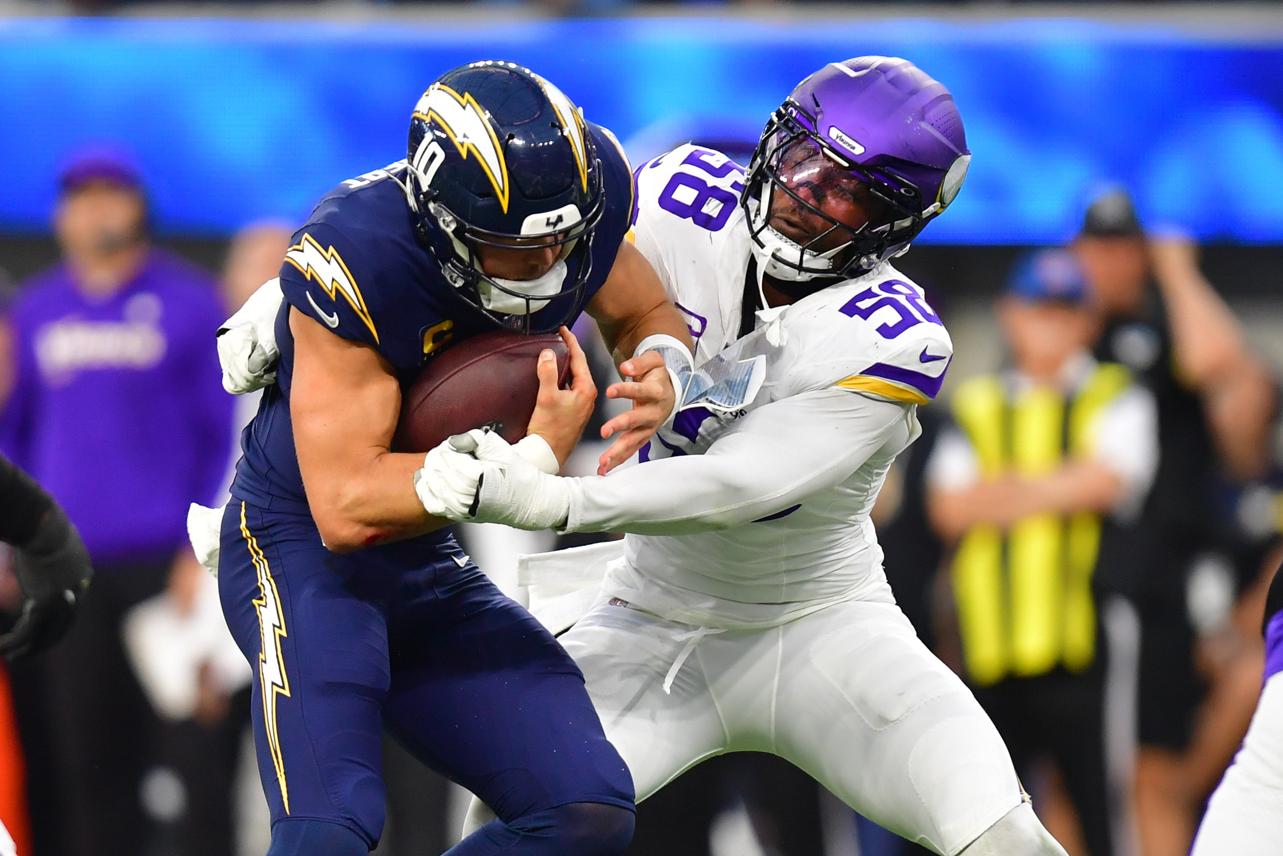 Vikings trading EDGE Jonathan Greenard to Eagles