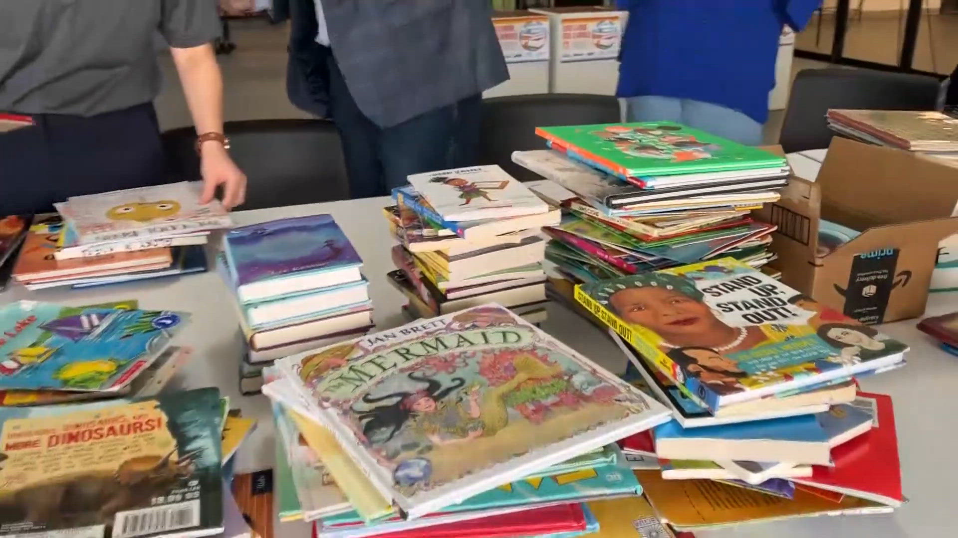 6 News annual community book drive collects over 3,000 books for students