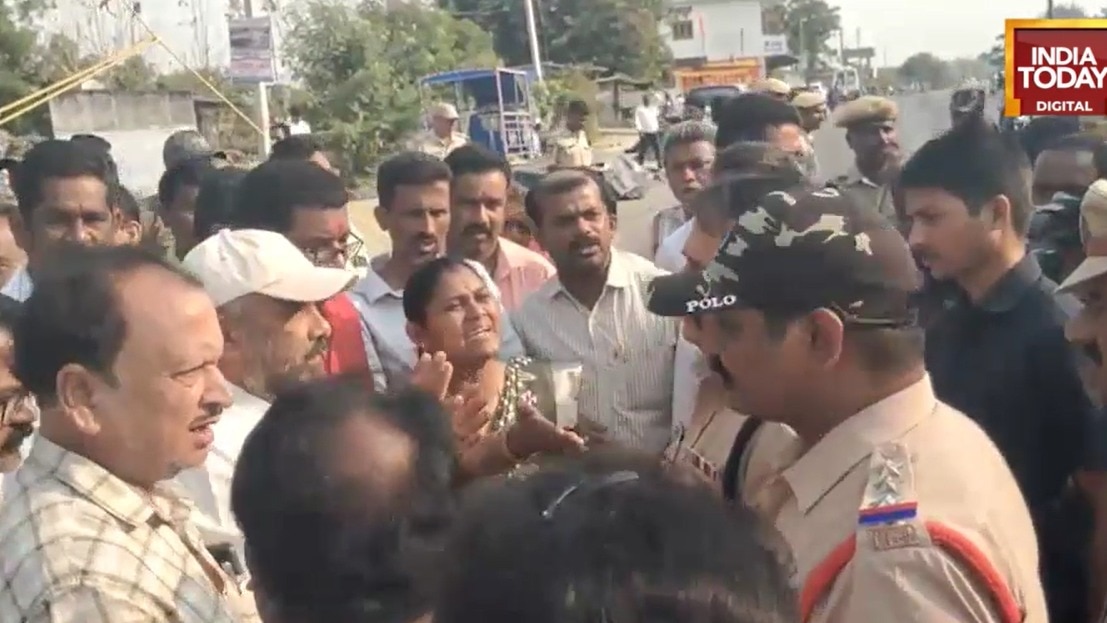RTC driver's death sparks tension in Telangana's Narsampet, body taken ...