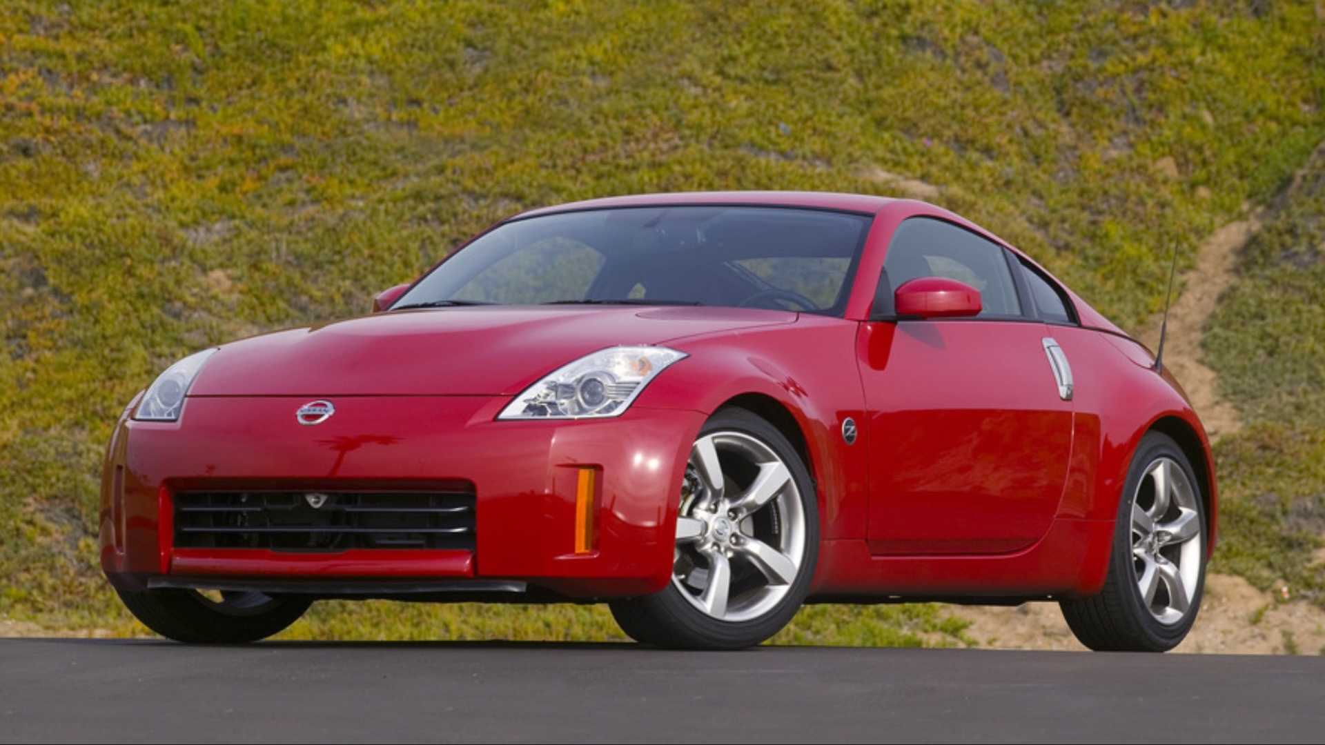 Three-quarter front view of 2008 Nissan 350Z