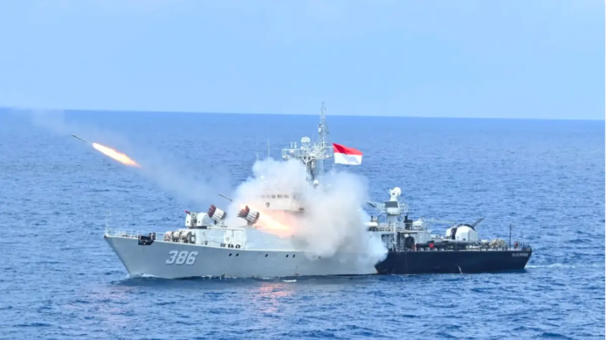 TNI Tampilkan Kekuatan di Karimunjawa dengan Pesawat dan Kapal Perang
