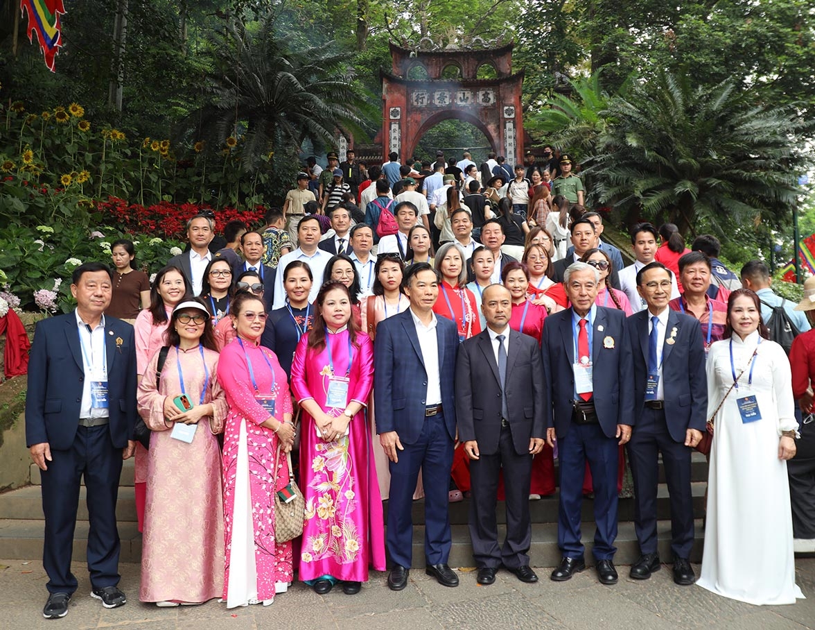 Kết nối cội nguồn: Đoàn Kiều bào về dâng hương và báo công, tri ân công đức Tổ tiên tại Đền Hùng