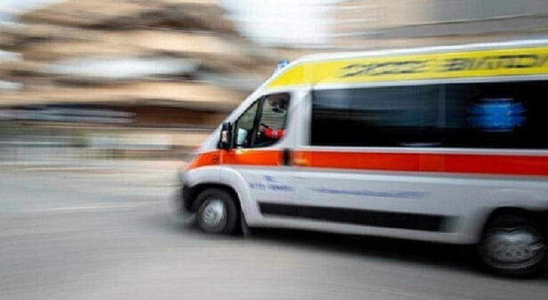 Donna investita mentre attraversa la strada in via della Libertà, la ...