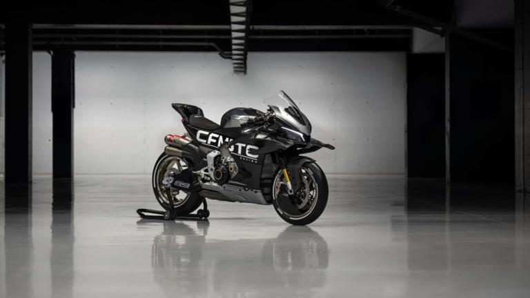 Listen to CFMoto's new V4 superbike hit the track for the first time