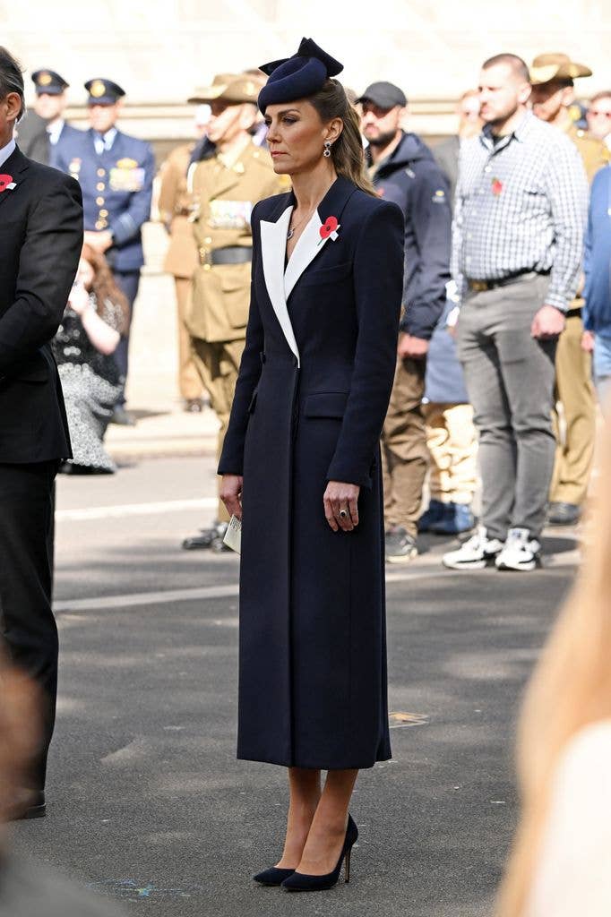 Princess Kate's elegant tailored Anzac Day look as she lays wreath on — free download