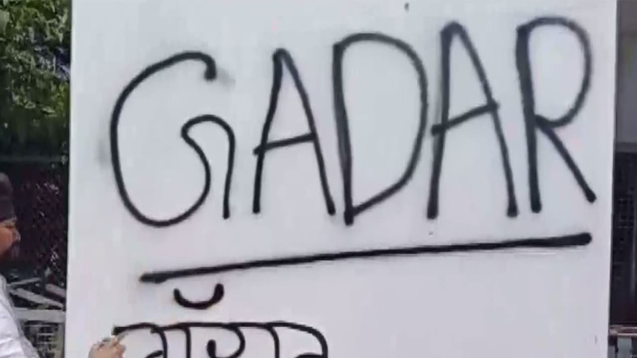 'Gaddar' protests in Punjab as AAP youth wing targets defecting MPs
