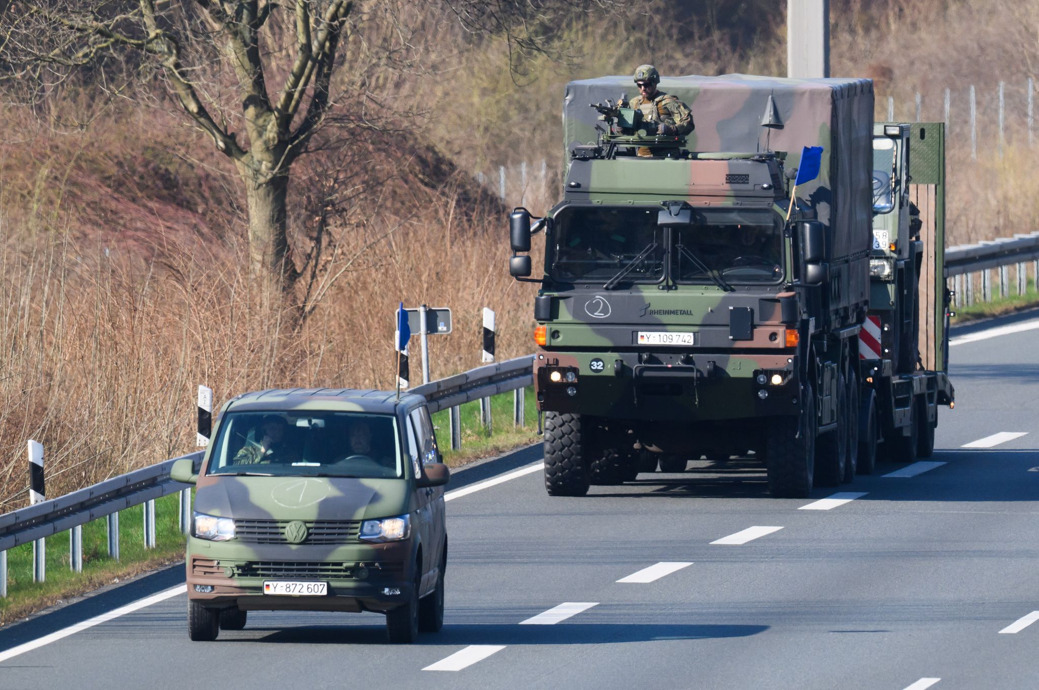Bundeswehr-Konvois auf Straßen im Norden unterwegs