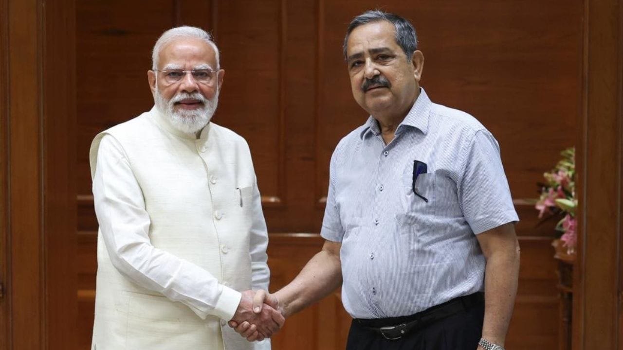 PM Modi greets new NITI Aayog team as Ashok Lahiri takes charge as vice ...