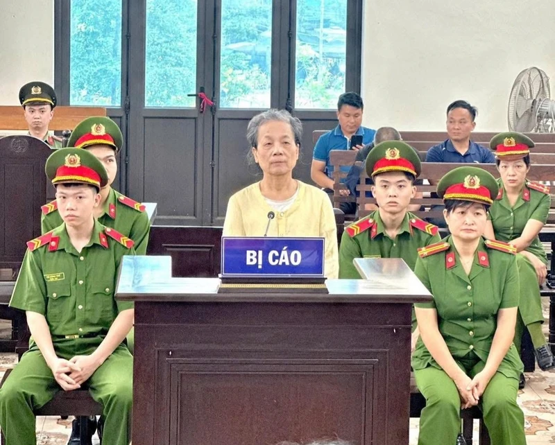 Lĩnh 3 năm tù vì livestream lăng mạ cơ quan tư pháp