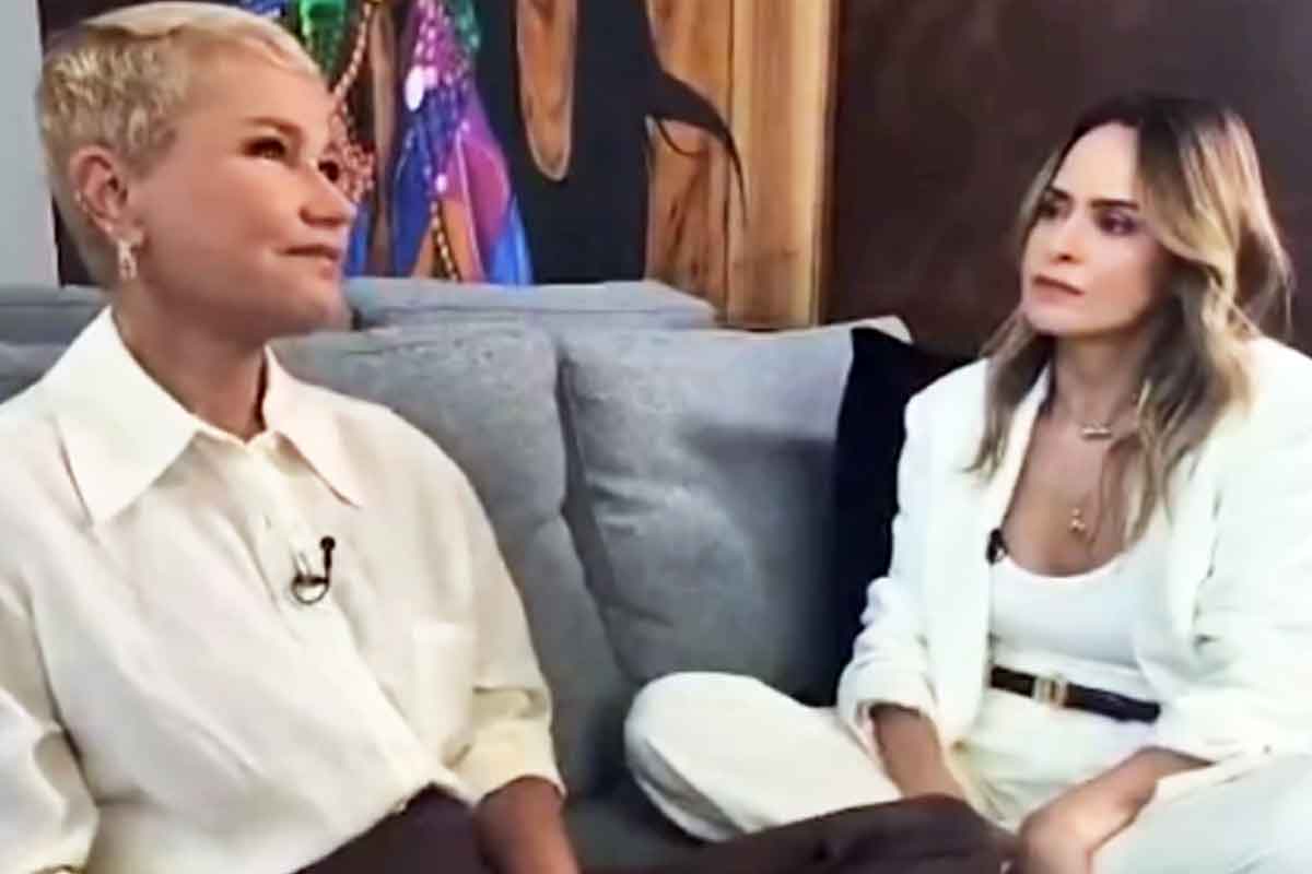 Xuxa se encontra com Ana Paula Renault e cumpre promessa: 'Veio receber'