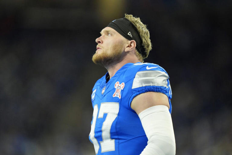 Lions fans join Aidan Hutchinson in welcoming 44th pick Derrick Moore