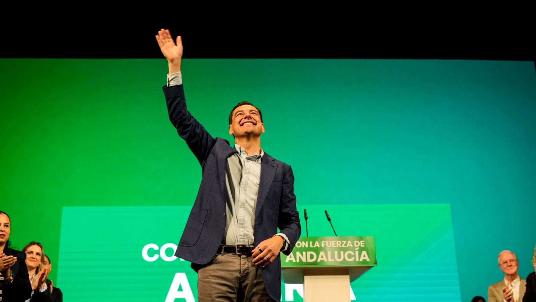 Juanma Moreno rozaría la mayoría absoluta en Andalucía con 22 puntos de ...