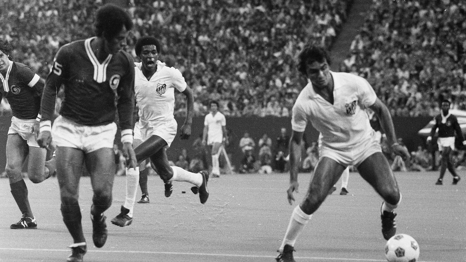 Honoring Pele: A legend of the World Cup &amp; football