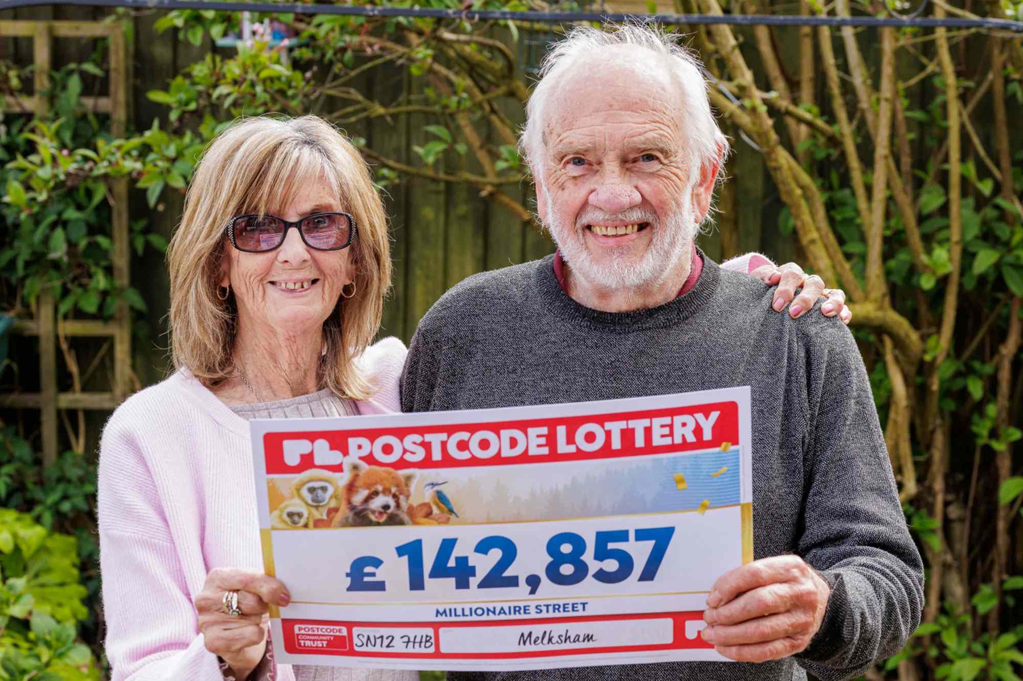 Couple splits $1.3 million lottery prize with neighbors, including ...