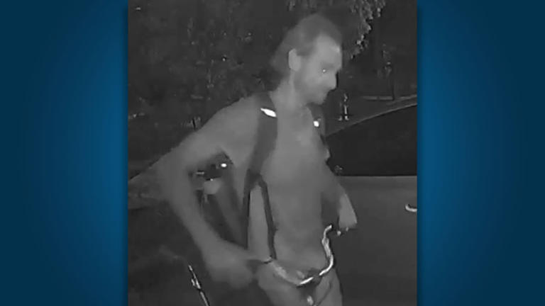 Austin police search for suspect accused of threatening a man with a knife