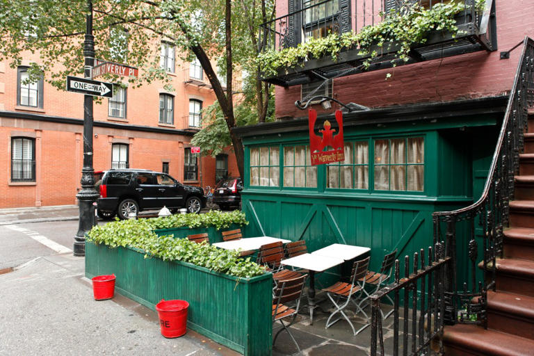 Waverly Inn deletes footage, tries to bribe worker after drunken kiss ...